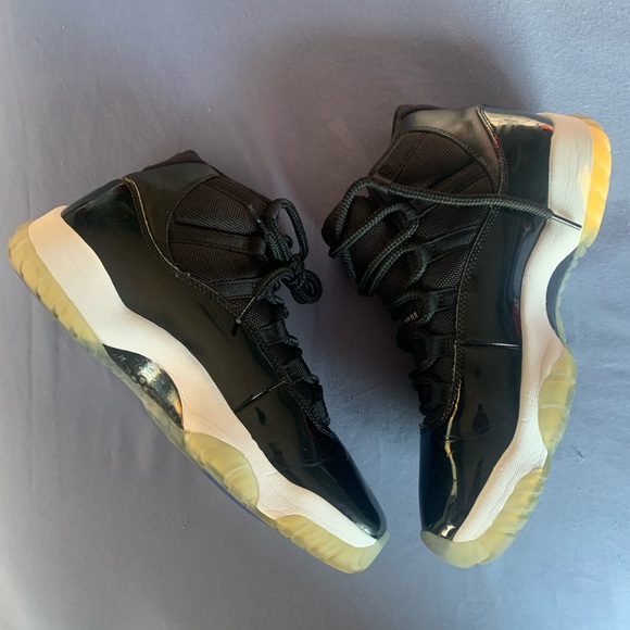 Jordan 11 Spacejam - Picture 2 of 5